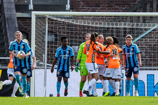 Kristianstads Therese Ivarsson jublar med lagkamrater