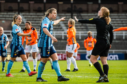 Djurgårdens Ingibjörg Sigurdadottir reagerar