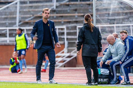 Djurgårdens tränare Joel Ridez reagerar