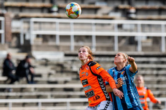Kristianstads Amanda Edgren och Djurgårdens Irma Helin