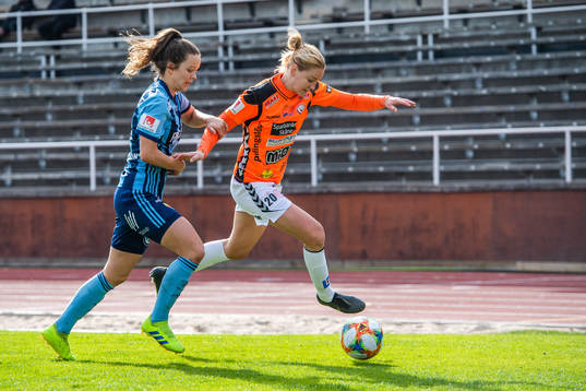 Djurgårdens Julia Walentowicz och Kristianstads Mia
