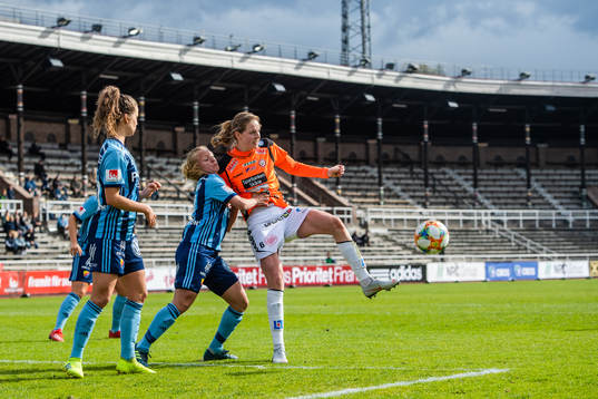 Djurgårdens Mia Jalkerud och Kristianstads Amanda Edgren
