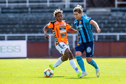 Kristianstads Rita Chikwelu och Djurgårdens Hanna Folkesson