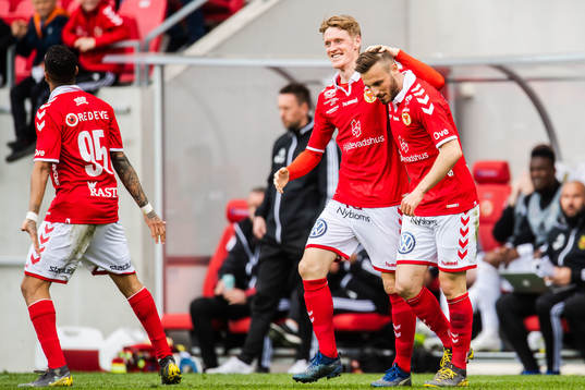 Kalmars Fidan Aliti och Rasmus Elm jublar