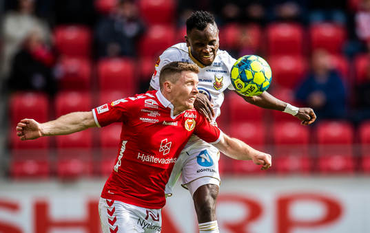 Kalmars Victor Agardius och Östersunds Samuel Laryea Mensah