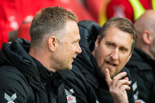 Kalmars tränare Magnus Pehrsson och assisterende tränare