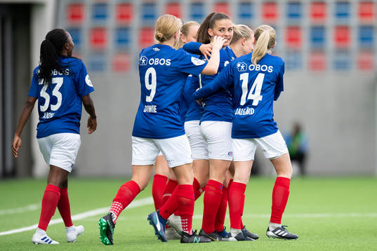 Jenna Dear celebrates with Ajara Njoya, Natasha Dowie and