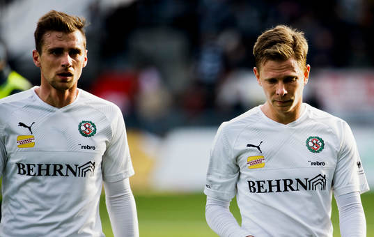 Örebros Filip Rogic och Johan Bertilsson deppar