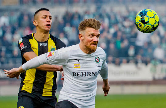 Hammarbys Nikola Djurdjic och Örebros Michael Almebäck