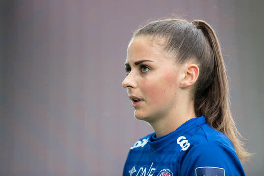Jenna Dear of Vålerenga looks dejected