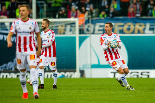 Morten Gamst Pedersen of Tromsø reacts