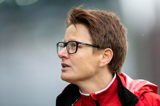 Monica Knudsen, head coach of Vålerenga, looks dejected