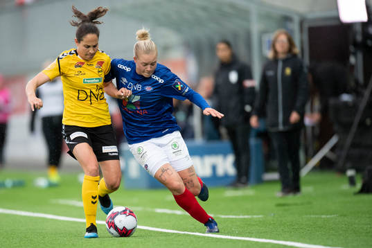 Ingrid Wold of LSK Kvinner  and Marie Markussen of