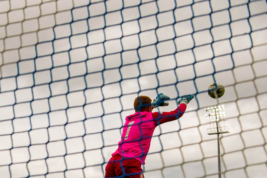 Goalkeeper Renze Jagger Fij of Nest-Sotra