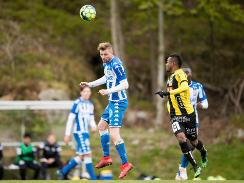 IFK Göteborgs Sebastian Eriksson och Häckens Nasiru
