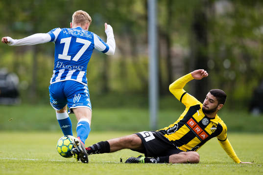 IFK Göteborgs Edvin Dahlqvist och Häckens Aiham Ousou