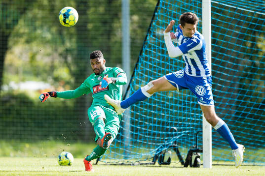 Häckens målvakt Jonathan Ursin Rasheed och IFK Göteborgs