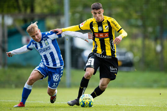 IFK Göteborgs Edvin Dahlqvist och Häckens Aiham Ousou