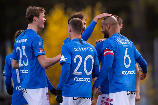 Trelleborgs Salif Camara Jönsson jublar med lagkamrater
