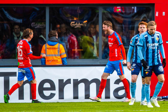 Helsingborgs Max Svensson och Rasmus Jönsson jublar