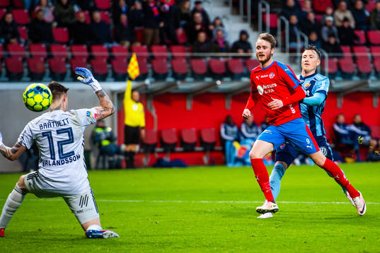 Helsingborgs Rasmus Jönsson med mål bakom Djurgårdens