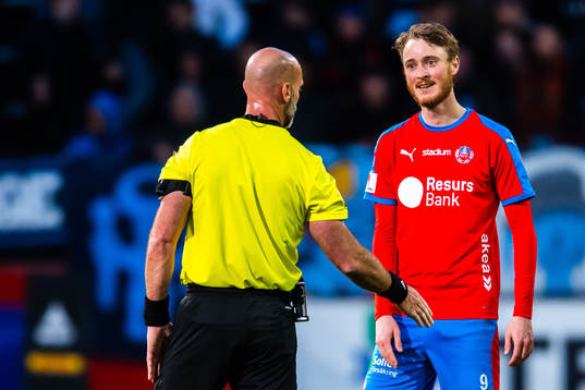 Helsingborgs Rasmus Jönsson i samtal med Domare Stefan