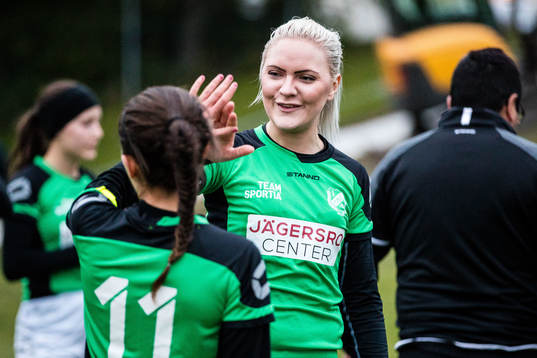 Husies Julia Barte jublar