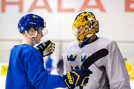 Elias Pettersson and goaltender Jacob Markström of Sweden