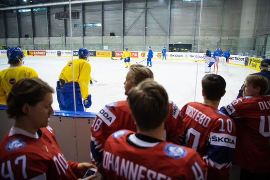 Players of Norway looks