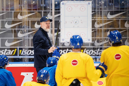 Head coach Rikard Grönborg of Sweden at a practice session