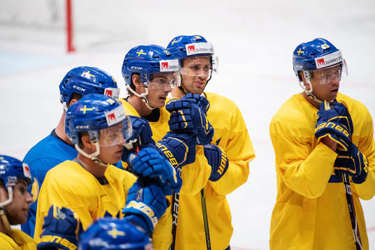 Loui Eriksson of Sweden with teammates at a practice session