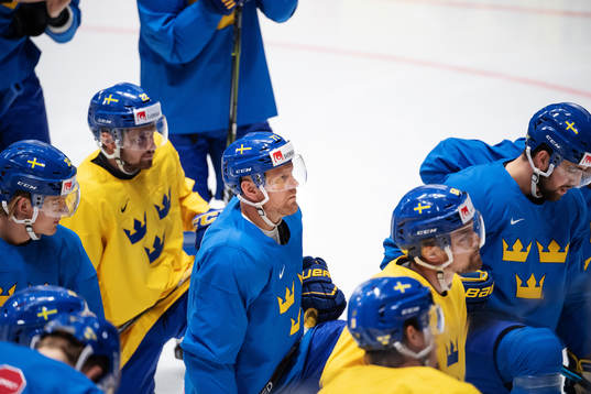 Patric Hörnqvist of Sweden with teammates at a practice