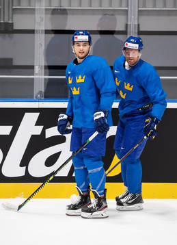 William Nylander and Patric Hörnqvist of Sweden at a