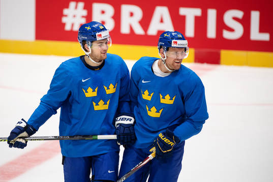 William Nylander and Patric Hörnqvist of Sweden at a
