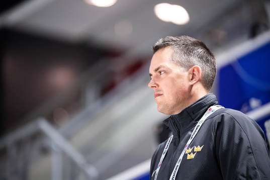 Scouting coach Tomas Montén of Sweden at a practice session