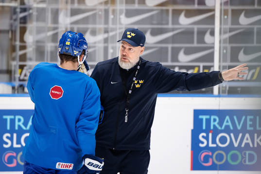 William Nylander and head coach Rikard Grönborg of Sweden