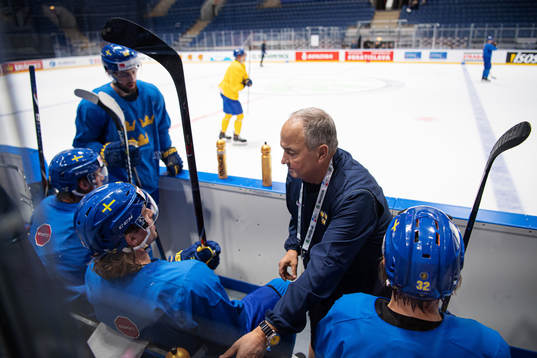 Equipment manager Anders Weiderstål of Sweden talks to