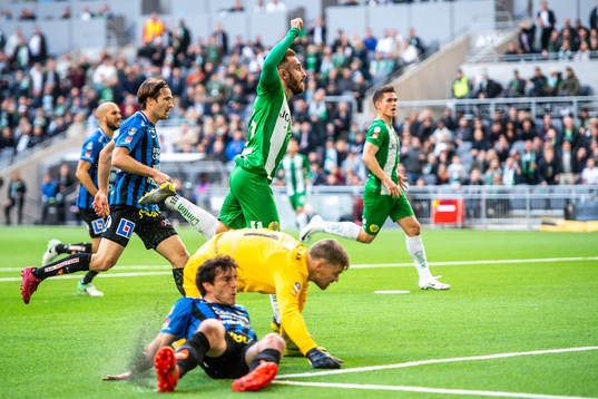 Hammarbys Muamer Tankovic jublar