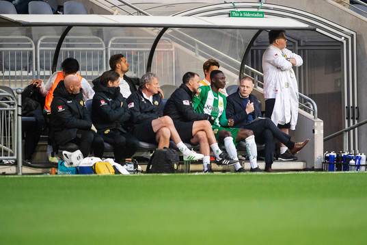 Hammarbys Kossounou Odilon på bänken
