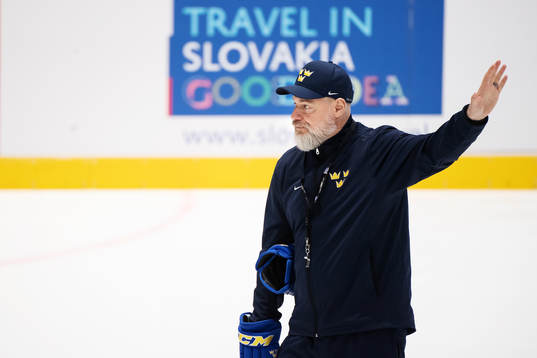 Head coach Rikard Grönborg of Sweden at a practice session