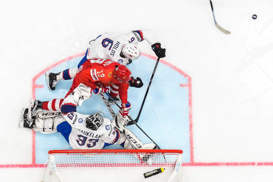 Sergei Andronov of Russia against Jonas Holøs and