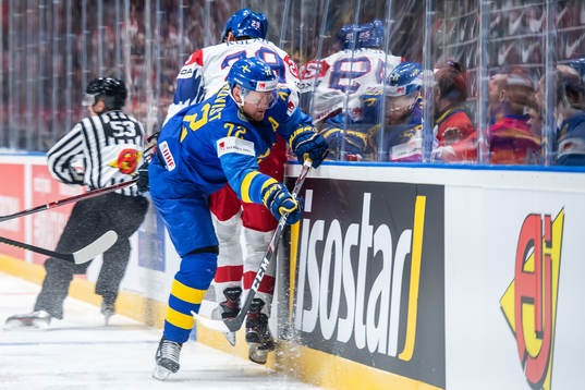 Patric Hörnqvist of Sweden against Jan Kolar of Czech
