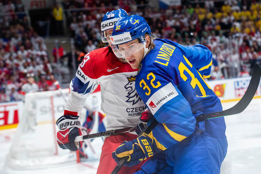 Oskar Lindblom of Sweden against Dmitrij Jaskin of Czech