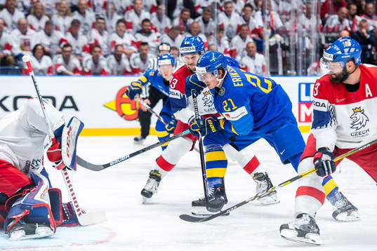 Loui Eriksson of Sweden against goaltender Patrik Bartosak