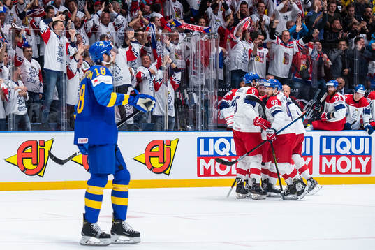 Marcus Pettersson of Sweden looks dejected while David