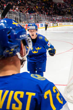 Elias Pettersson of Sweden celebrate the 1-1 goal by Patric