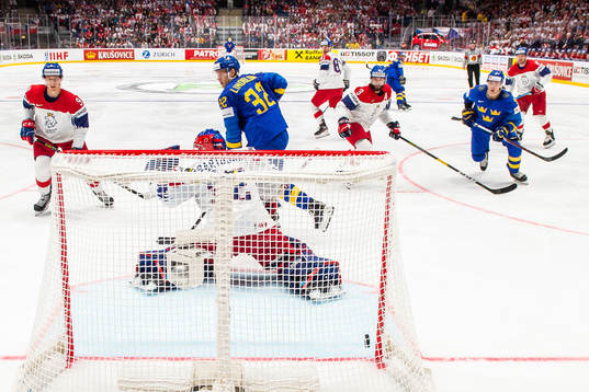 Oskar Lindblom of Sweden scores the 1-2 goal behind