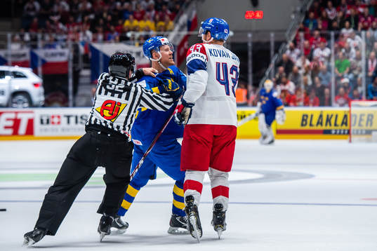 Patric Hörnqvist of Sweden and Jan Kovar of Czech Republic