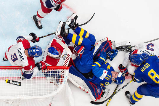 Dennis Rasmussen of Sweden lies