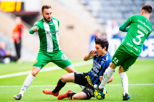 Hammarbys Muamer Tankovic och Dennis Widgren  i en kamp mot